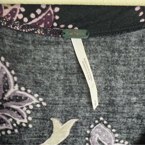 Free People Maui Wowie Oversized Floral Print V Neck Boho Style Top Size Small - Picture 11 of 11